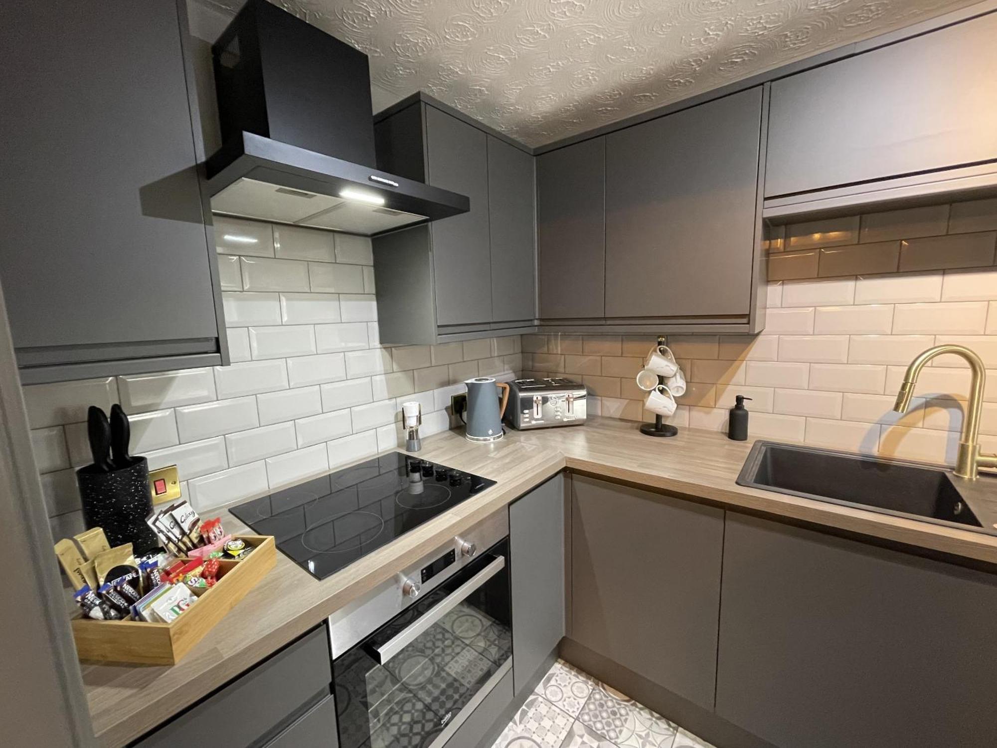 No24 - 2-Bed Boutique Apartment - Hosted By Hutch Lifestyle Leamington Spa Exterior foto