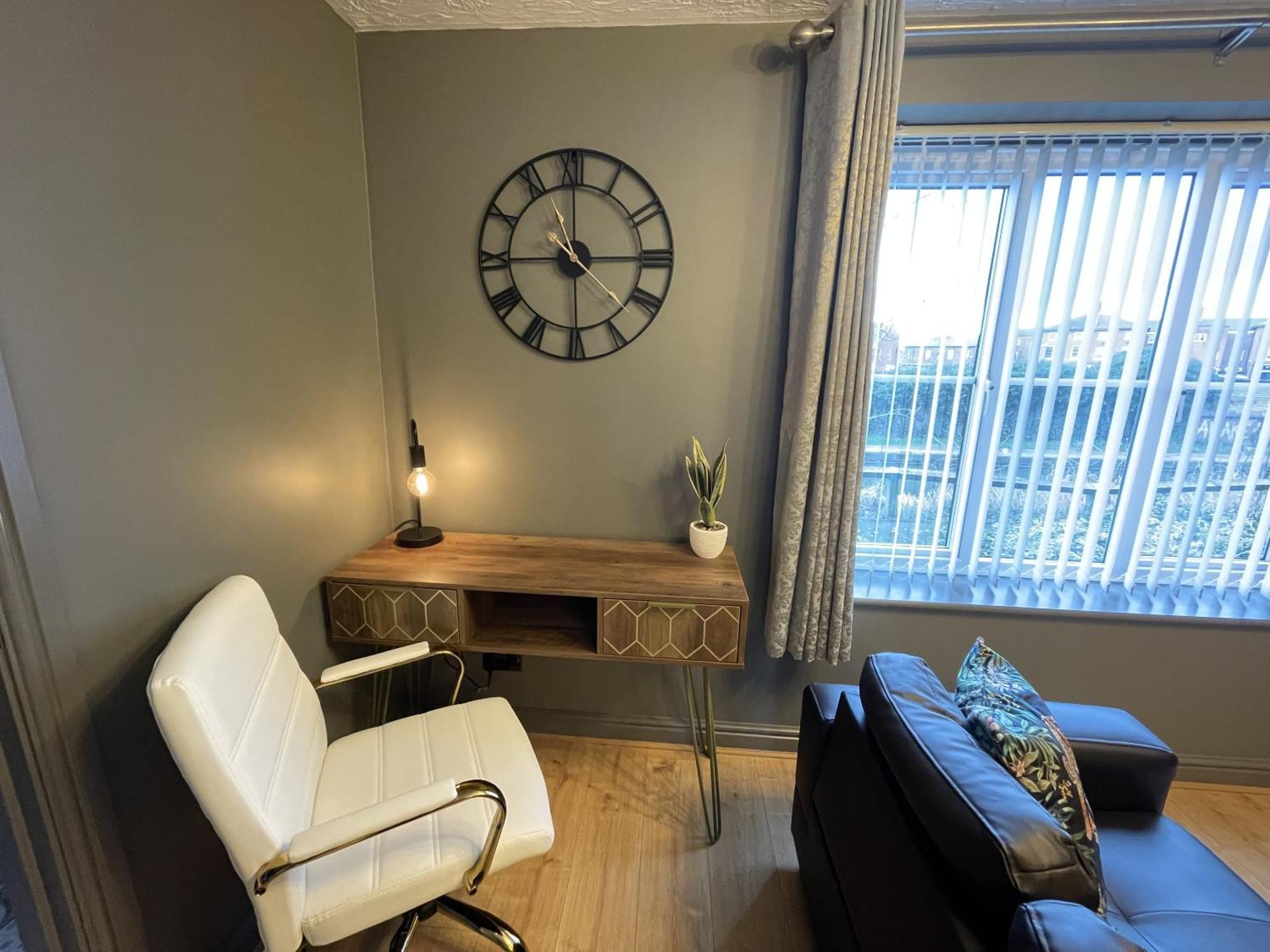 No24 - 2-Bed Boutique Apartment - Hosted By Hutch Lifestyle Leamington Spa Exterior foto